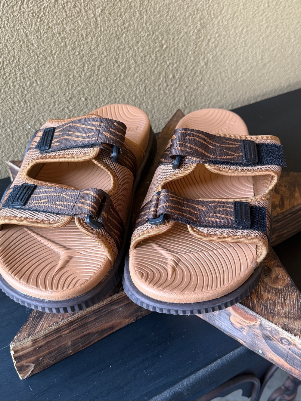 KuaiLu brand orthotic sandals